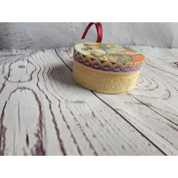 Christmas 1986 Decorative Wood Round Box Ornament - Picture 2 of 5